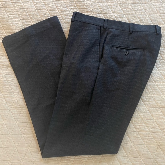 J. G. HOOK Vintage 80’s Subtle Stripe 2-Button Wool Suit in Charcoal Size 40 R - Picture 9 of 14